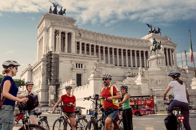 Rome City Small Group Bike Tour with quality Cannondale EBike - What you gain from the mix: famous sights plus the connecting neighborhoods