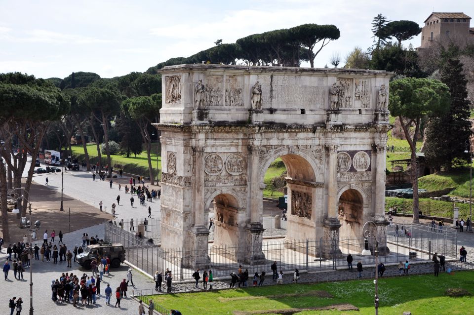 Rome: Colosseum and Ancient Rome Guided Walking Tour - Why this Colosseum–Forum–Palatine route is a smart use of time
