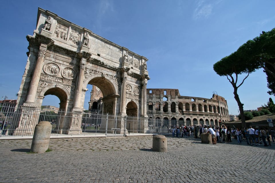 Rome: Colosseum and Ancient Rome Guided Walking Tour - Palatine Hill: imperial ruins and the terrace panorama