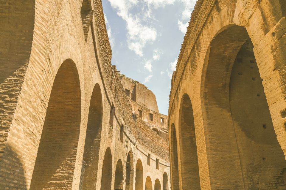 Rome: Colosseum and Roman Forum Small Group Tour in German - Meeting Ludus Magnus and getting oriented fast