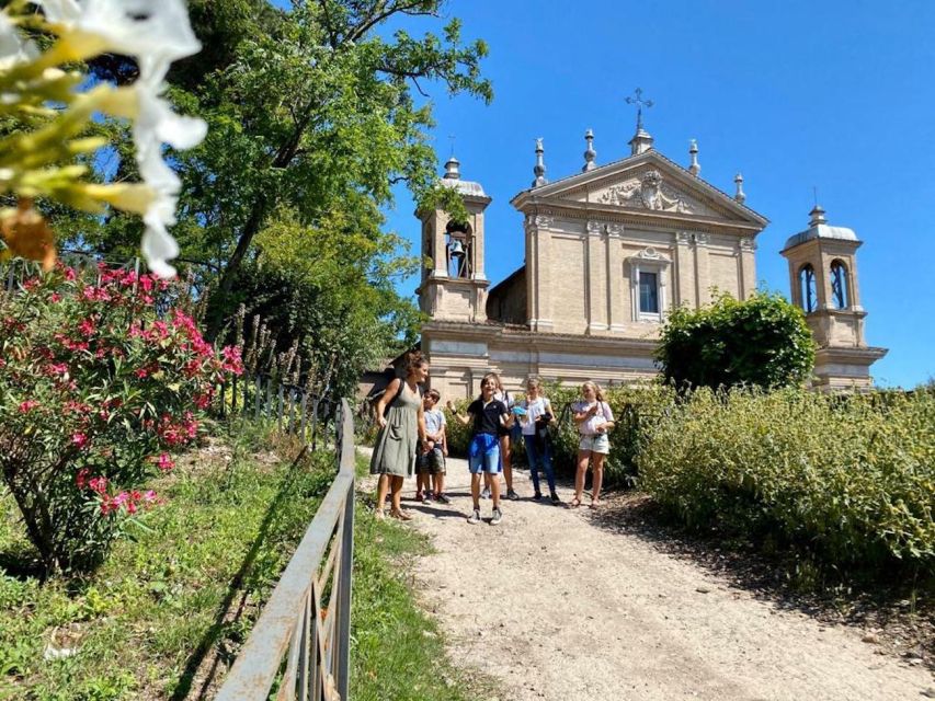 Rome: Colosseum and Roman Forum Small Group Tour in German - German-speaking guide + headsets: why the tour feels easier