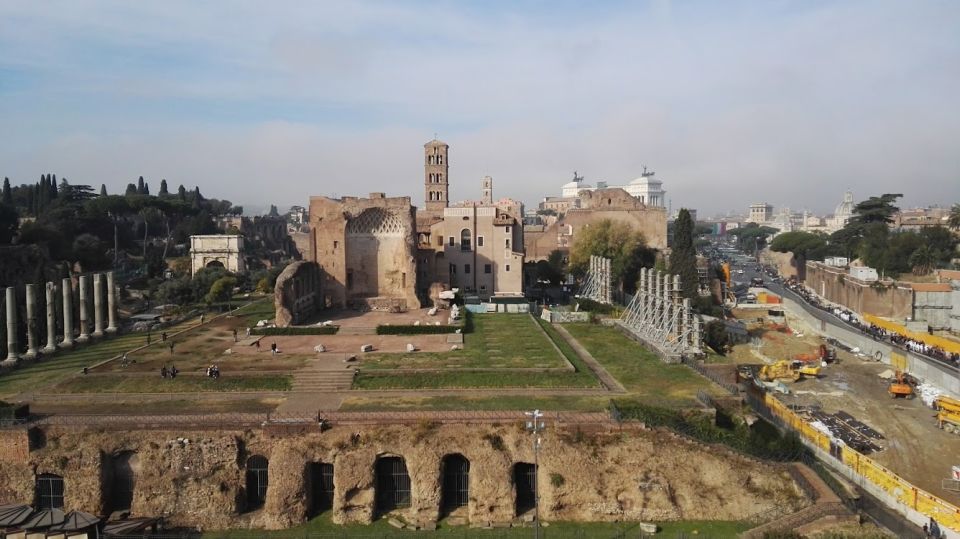 Rome: Colosseum Arena and Ancient Rome Guided Tour - Meeting point: find the spot fast (and look for City Walkers)