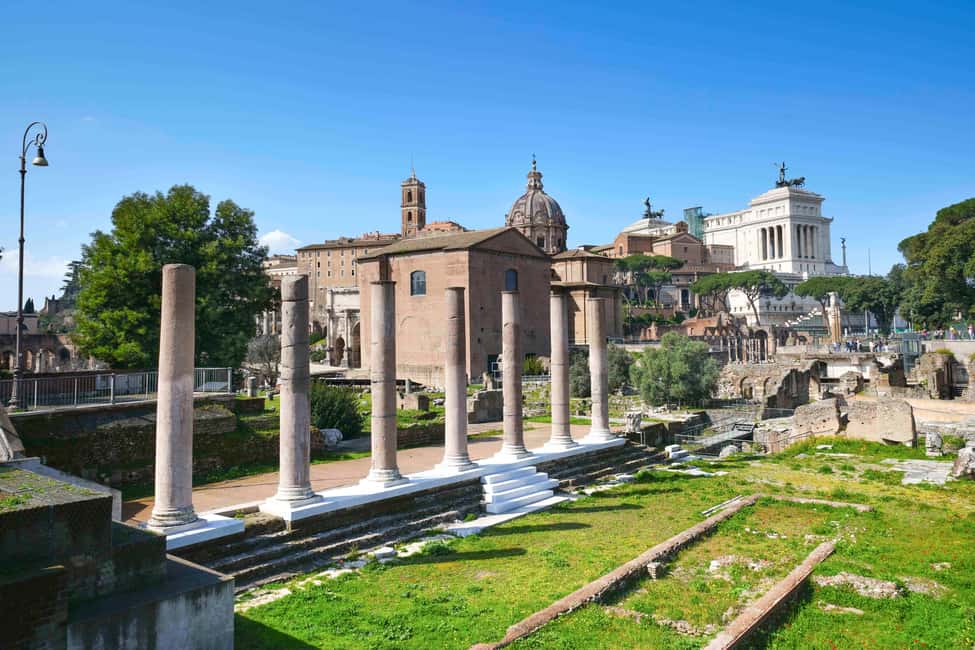 Rome: Colosseum Arena, Forum & Palatine Hill Guided Tour - Language options: choose what helps you understand