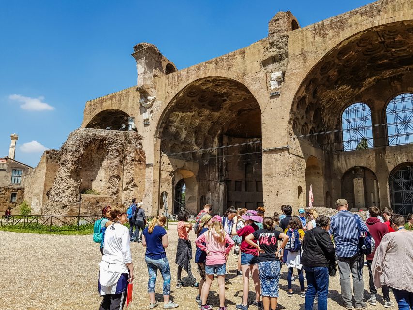 Rome: Colosseum Arena, Palatine Hill & Forum Guided Tour - Palatine Hill in about 30 minutes: the bridge between spectacle and power