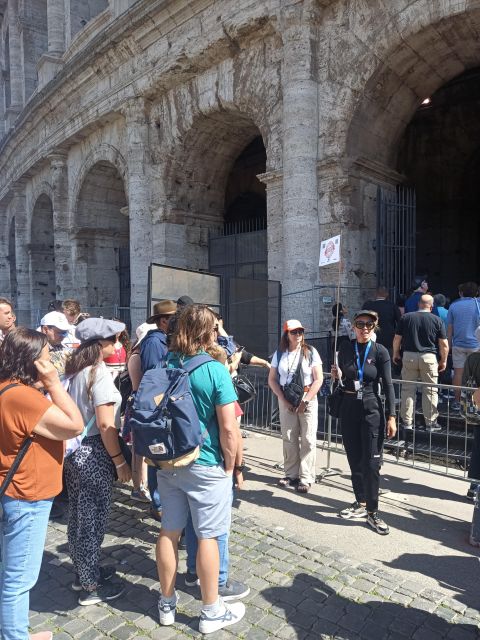 Rome: Colosseum, Palatine Hill, & Roman Forum Walking Tour - Palatine Hill: the climb for views and the feeling of where Rome began