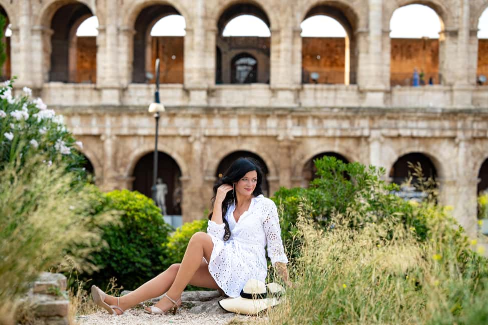 Rome: Colosseum Private Photoshoot - Getting posing help that looks natural (not forced)