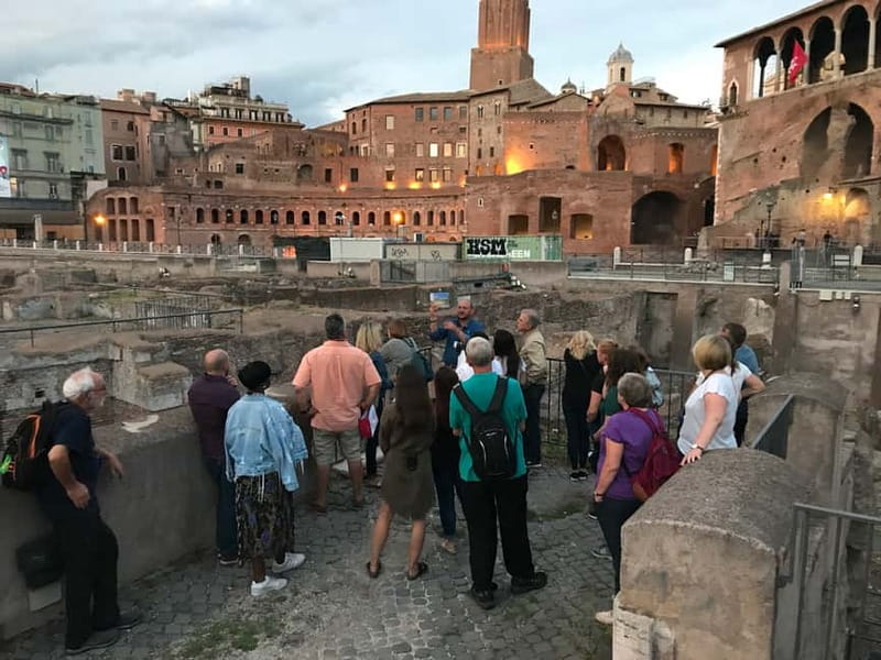 Rome: Colosseum, Roman Forum and Palatine Hill & Audioguide - Colosseum time: seeing gladiator-era imagination without a crowd crush