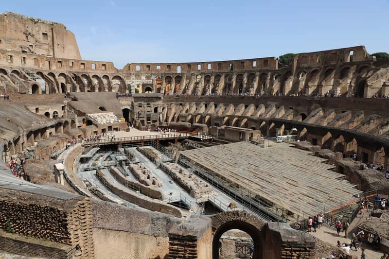 Rome: Colosseum & Roman Forum Guided Tour - Getting there and finding your guide fast