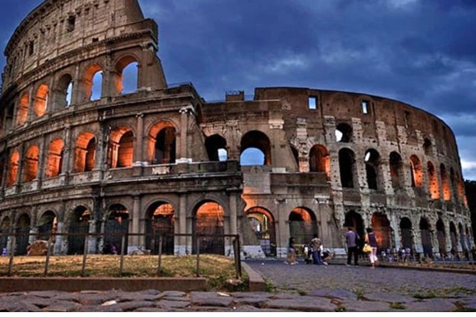 Rome: Colosseum, Roman Forum & Trajan's Market Exterior Tour - Palatine Hill and the Imperial Views Along the Way