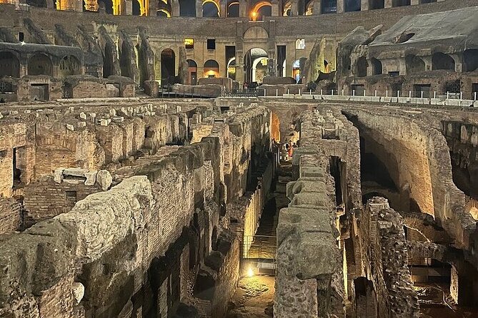Rome: Colosseum Tour by Night with Arena & Underground - The Start of the Evening: VR in the Piazza