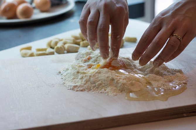 Rome Cooking Class: Gelato and Fettuccine Small Group Experience - Small Group Size: Why Up to 14 People Matters