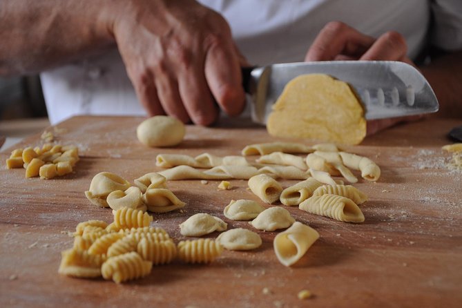 Rome Cooking Class: Make Pizza and Pasta with Wine & Dessert - The setting: pizza and pasta outside central Rome
