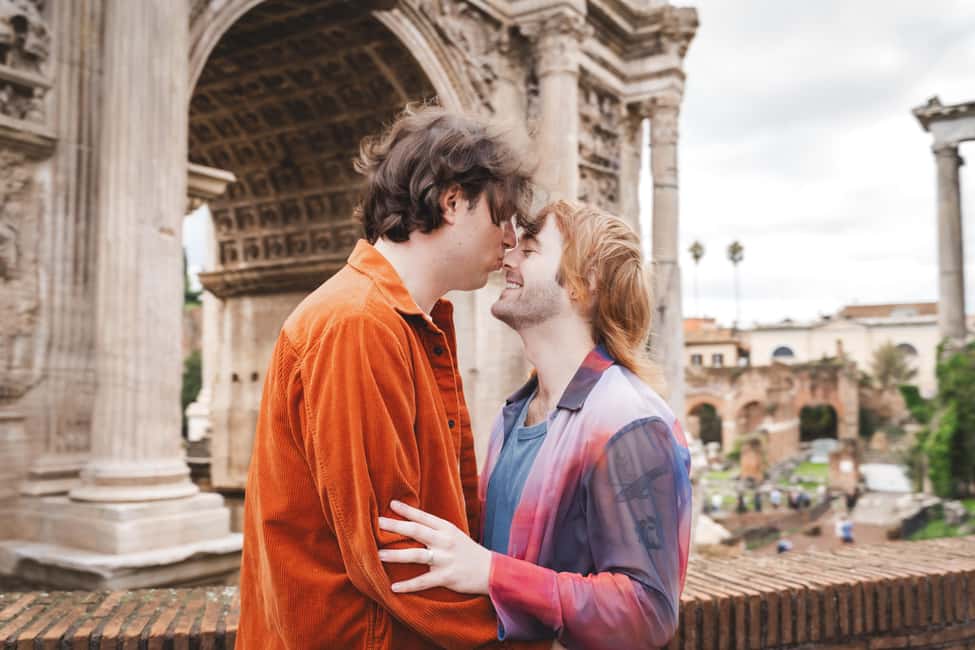 Rome: Couple Photoshoot Experience LGBTQ+ Friendly - What stands out on the ground: comfort + iconic backdrops