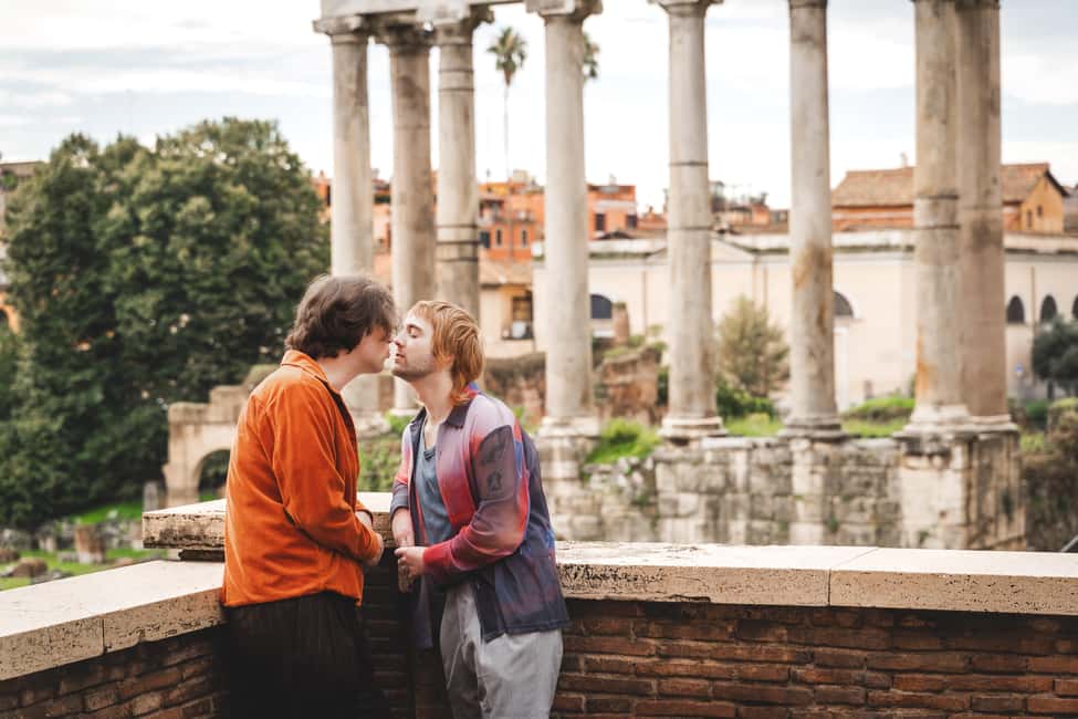 Rome: Couple Photoshoot Experience LGBTQ+ Friendly - Choosing your Rome backdrop: Colosseum to Trastevere