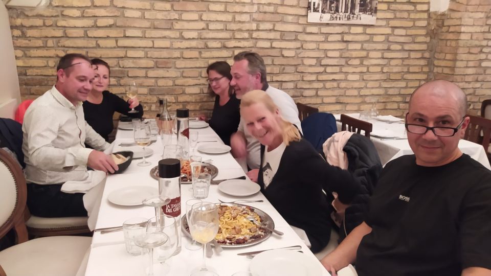Rome: Dinner Experience in the Jewish Roman Ghetto - The 2.5-hour flow: wine first, then courses with conversation