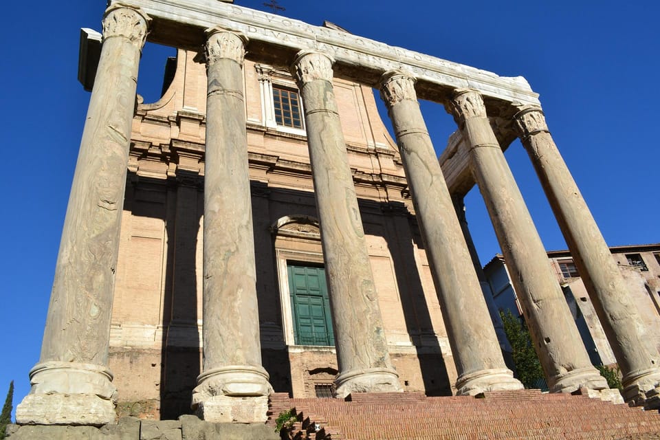 Rome: Domus Tiberiana, Roman Forum, and Palatine Hill Tour - Getting there from Colosseo: the meeting point you can actually find