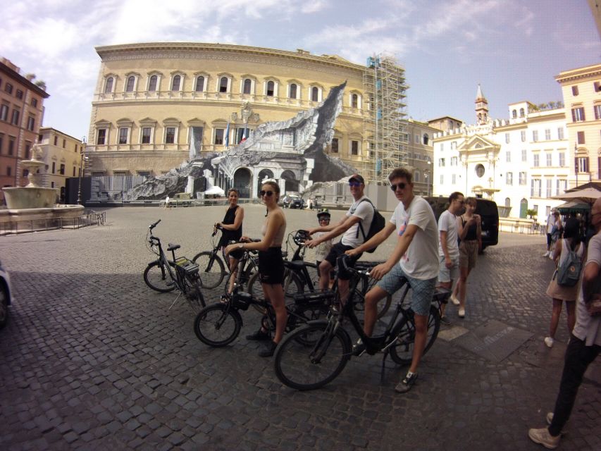 Rome: E-Bicycle Tour - How the guide keeps you safe and moving through crowds
