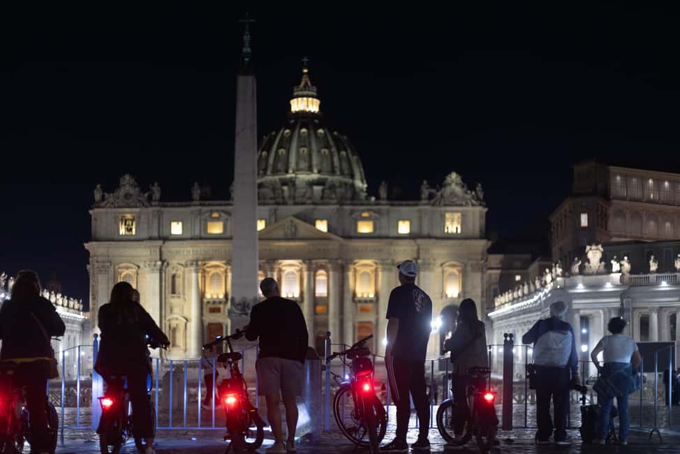 Rome: E-Bike Night Tour with Food and Wine Tasting - Santa Maria Maggiore: a calm opening before the big sights