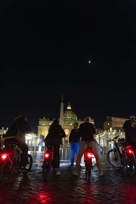 Rome: E-Bike Night Tour with Food and Wine Tasting - Piazza Venezia and the monuments around it