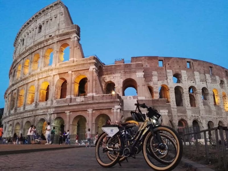 Rome: E-Bike Sunset Tour with Pizza Option - Piazza Venezia and Trevi Fountain in soft evening light