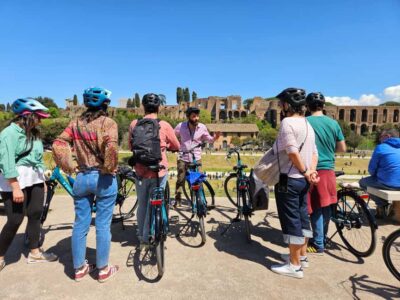 Rome E-Bike Tour with a local! (and a traditional snack) - Meeting at Jo&Joe, then rolling toward Trevi Fountain
