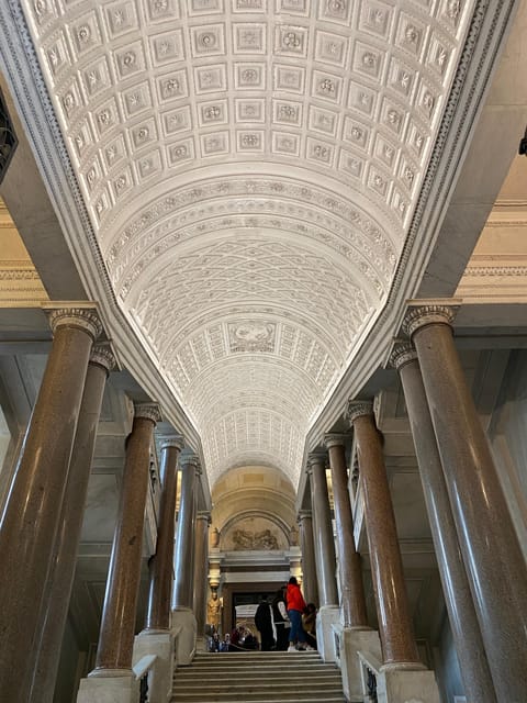Rome: Escorted Entrance to the Vatican Museum - Skip-the-line only works if you move smart