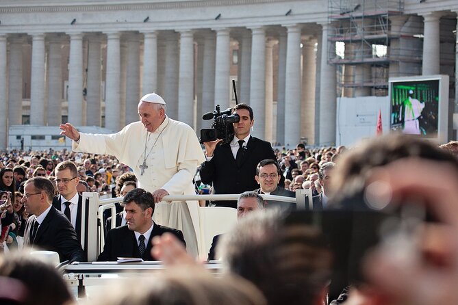 Rome: Escorted Papal Audience Experience with Entry Ticket - Meeting at The Rock Shop: getting oriented before the crowd crush