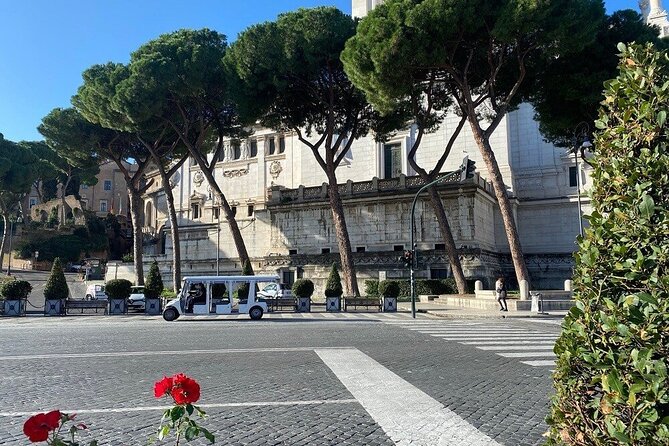 Rome Evening Golf Cart Tour w/ Pizza & Gelato Dinner Max 6 People - The 19th-century altar roundabout and the president’s hill