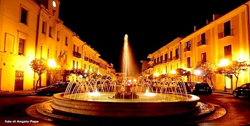 Rome Evening Walking Tour - Trevi Fountain at night: why the coin tradition still matters