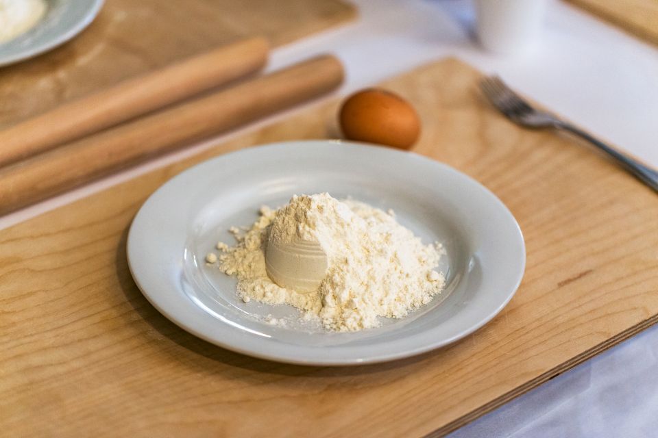 Rome: Fettuccine and Tiramisu Cooking Class with Wine - Picking your sauce: Tomato Basil, Amatriciana, or Cacio e Pepe
