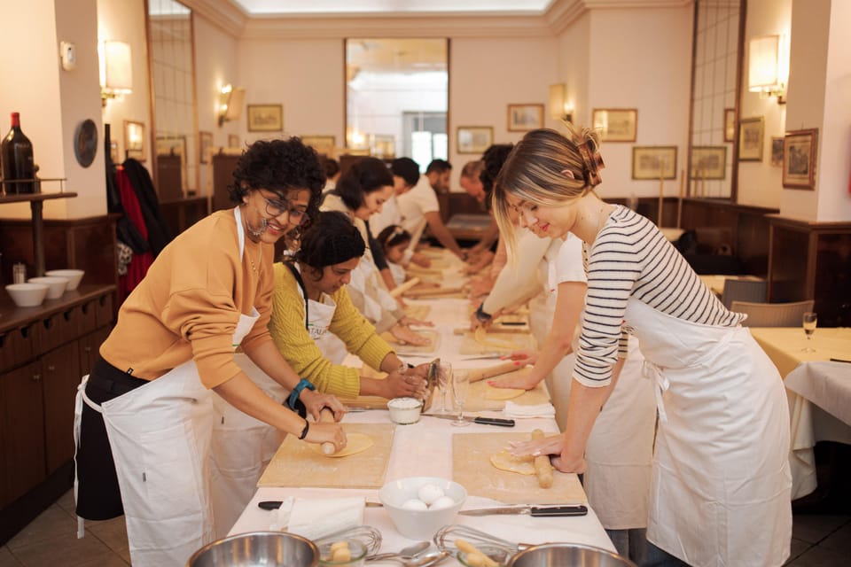 Rome: Fettuccine Pasta Cooking Class in Rome's City Center - Sauce choice and the kitchen shortcut that makes it work
