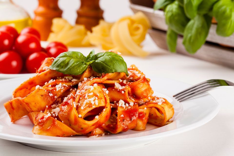 Rome: Fettuccine Pasta Cooking Class in Rome's City Center - Bruschetta and drinks: your built-in Rome break