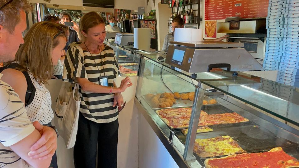 Rome: Food and Wine Tour, Trastevere and Jewish Ghetto - Starting at Piazza Trilussa: finding the group without stress