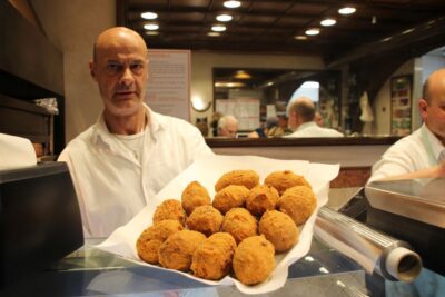 Rome: Food Tour and Wine Tasting in a Traditional Trattoria - Meeting at Campo de’ Fiori and Getting the Rhythm Right