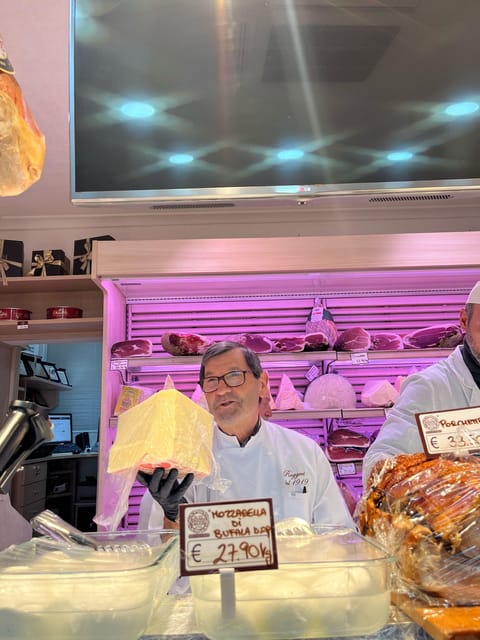 Rome: Food & Wine Tour of Campo de Fiori, Ghetto, Trastevere - What the guide does for your experience (and why group size matters)