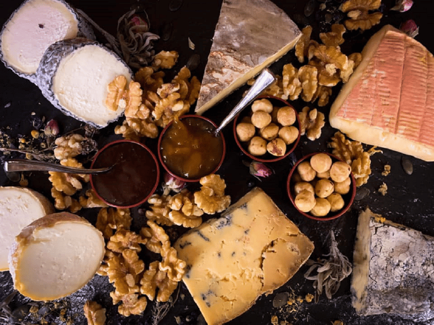 Rome Gourmet Food Tour: An Exclusive Full Meal - Why Trastevere is the right neighborhood for real Rome flavors