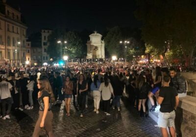 Rome: Guided Bar Crawl in Trastevere - Drinking games: the shortcut to making friends