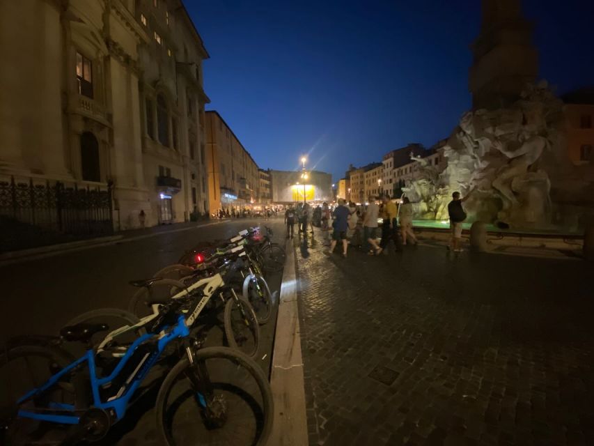 Rome :guided night e-bike tour with typical ice-cream - Finishing at the Colosseum and Roman Forum: The Night Finale