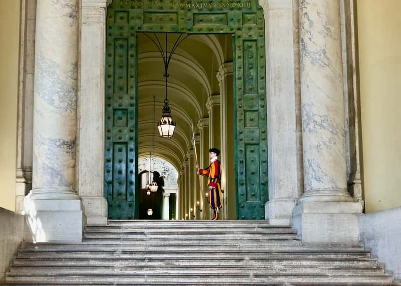 Rome: Guided Tour of St. Peter's Basilica, Grottoes & Square - Key moments worth planning for