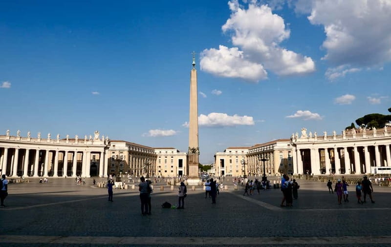 Rome: Guided Tour of St. Peter's Basilica, Grottoes & Square - St. Peter’s Tomb and the grottoes: the Basilica goes underground
