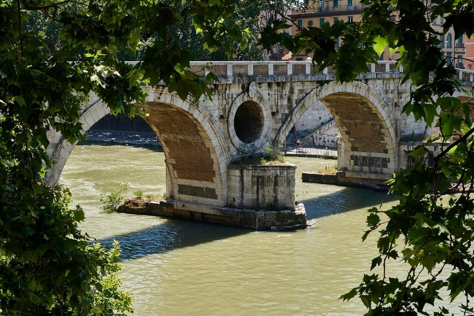Rome: Guided Tour Of The Hidden Treasures of Trastevere - Start at Piazza Trilussa: Ponte Sisto sets the tone