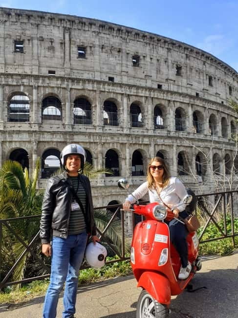 Rome: Guided Vespa Tour with Self-Drive or as a Passenger - Piazza Navona: 15 minutes that can feel like a mini show