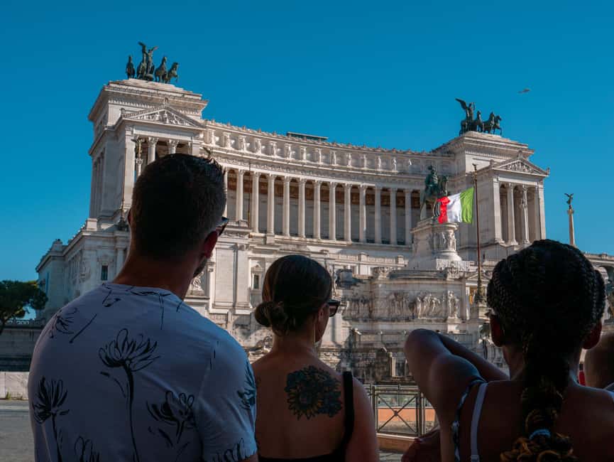 Rome: Guided Walking Tour in English or Spanish - Why a 2-hour Rome night walk feels different than day sightseeing