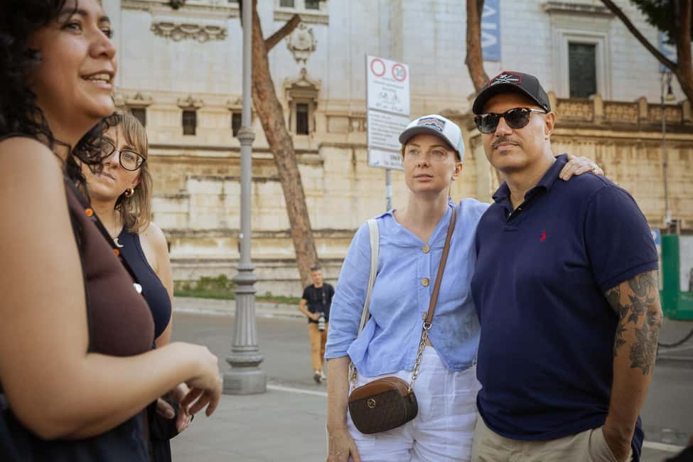 Rome: Guided Walking Tour in English or Spanish - The opening stretch from Piazza d’Aracoeli or Piazza di Pasquino