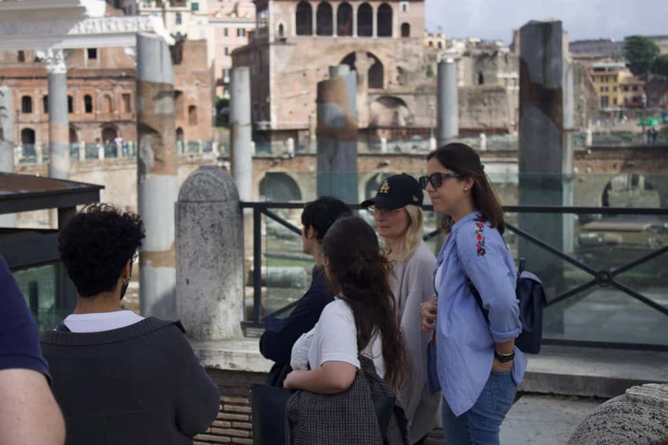 Rome: Guided Walking Tour in English or Spanish - The smaller church moments: illusions and scandal-adjacent stories