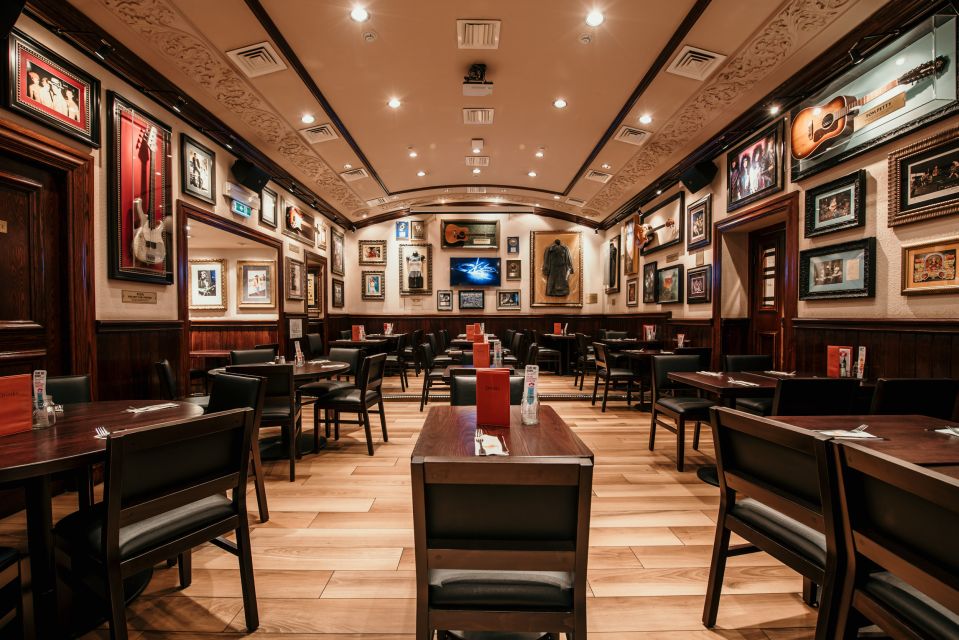 Rome: Hard Rock Cafe Experience - When to go: busy times vs smoother seating
