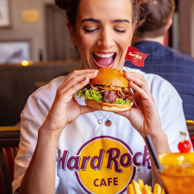 Rome: Hard Rock Cafe Experience - The Rock Shop: merchandise that turns into a souvenir strategy