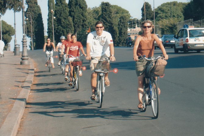 Rome Highlights by E-Bicycle Small group - How the guide keeps the ride safe and fun