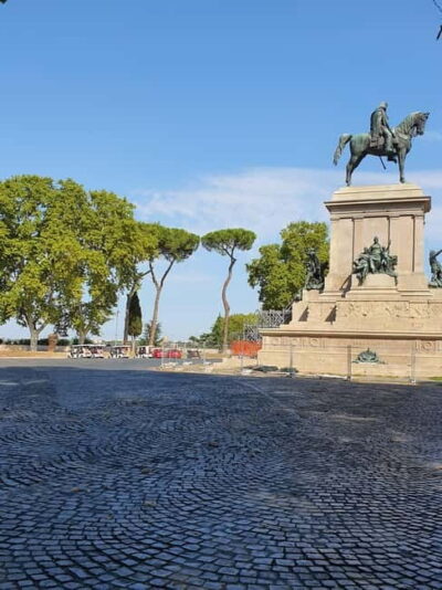 Rome: Highlights Golf Cart Tour with Pizza Snack & Gelato - From Via Cavour to the Colosseum: the fastest start you can make