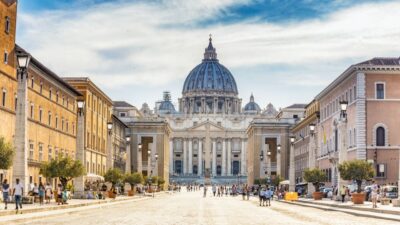 Rome: Hop-on-Hop-off Bus with Vatican and Sistine Chapel - Meeting near the Vatican: how the 2.5-hour guided circuit works